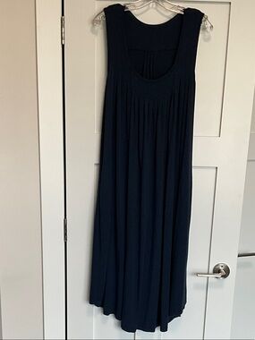 Sleeveless Midi Scoop-Neck Dress in Navy Blue